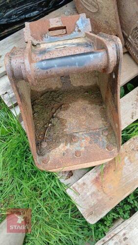 DIGGER BUCKET TO FIT TAKEUCHI