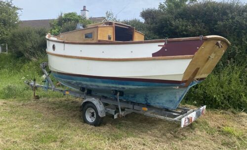 16' WOODEN SAILING BOAT ON TRAILER