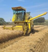NEW HOLLAND 8040 COMBINE HARVESTER