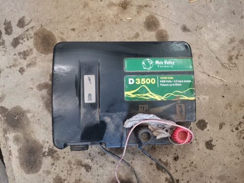 D3500 BATTERY & MAINS FENCER