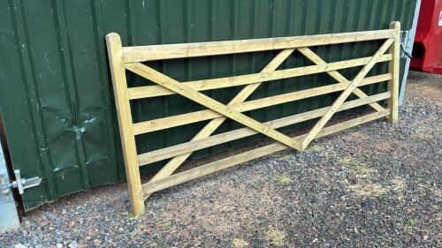 10' 10'' WOODEN FIELD GATE (138)