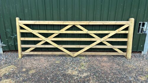 10' 10'' WOODEN FIELD GATE (140)