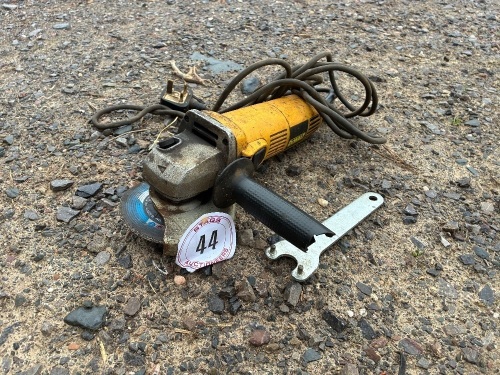 DEWALT DISC GRINDER (44)