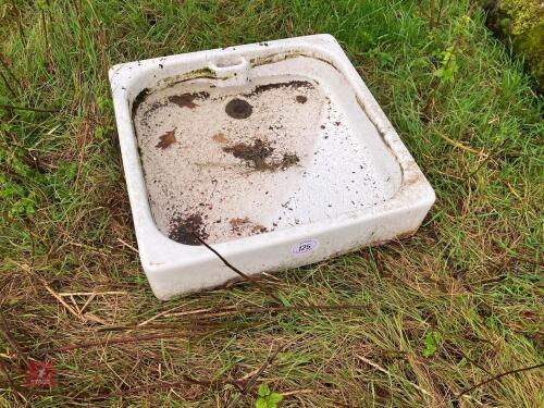 CERAMIC VINTAGE SHOWER TRAY