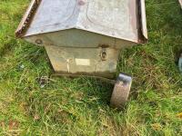 IAE DOUBLE SIDED LAMB CREEP FEEDER - 9