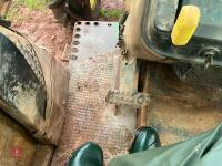 JOHN DEERE 2140 4WD TRACTOR - 81