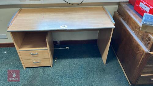 SMALL WOODEN DESK
