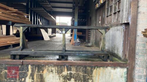 HEAVY DUTY WOODEN BARRIER