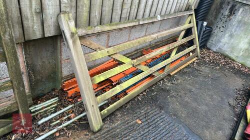 1 X 10' WOODEN GATE