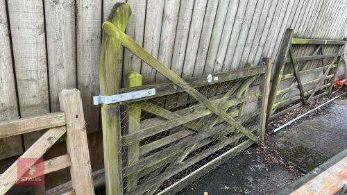7' 11'' WOODEN GUNSTOCK GATE