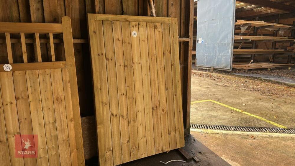 3' 11'' BOARDED ENTRANCE