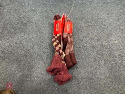 2 PAIRS OF UK 4-8 HEAT HOLDER SOCKS