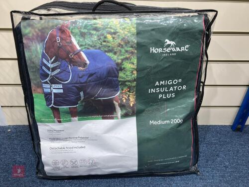 AMIGO INSULATOR + MEDIUM 200G STABLE RUG