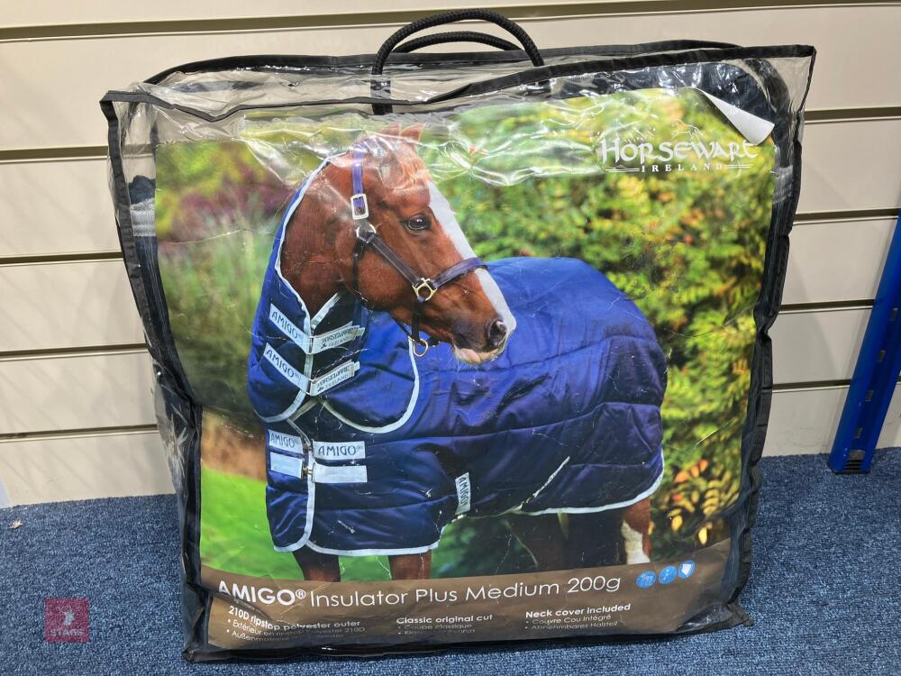 AMIGO INSULATOR + MEDIUM 200G STABLE RUG