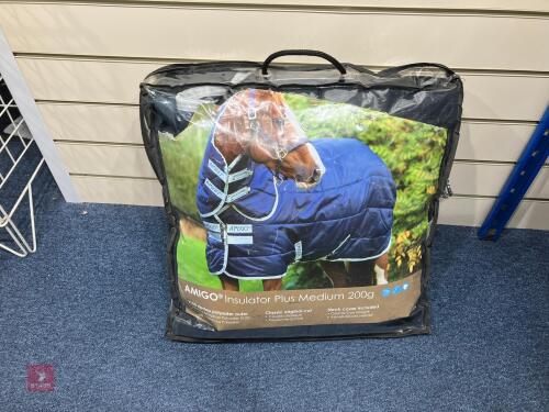 AMIGO INSULATOR + MEDIUM 200G STABLE RUG