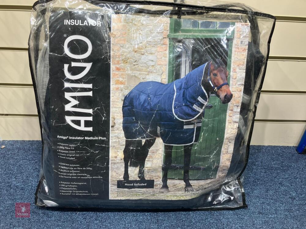 AMIGO INSULATOR + MEDIUM 200G STABLE RUG