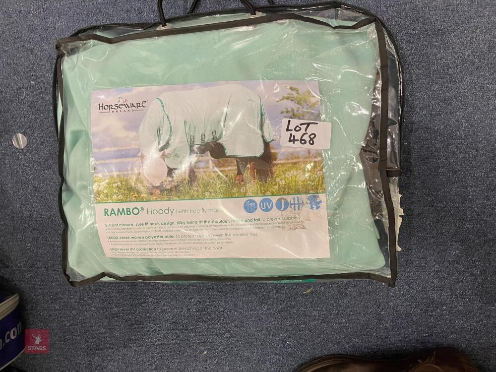 HORSEWARE RAMBO HOODIE CW FLY MASK