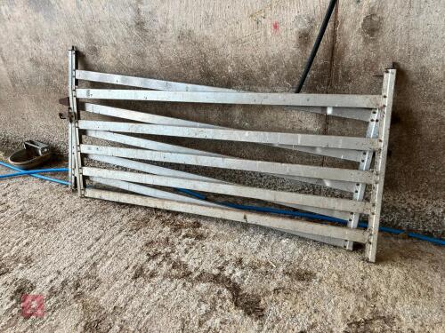 2 DIVIDING GATES FOR LIVESTOCK TRAILER