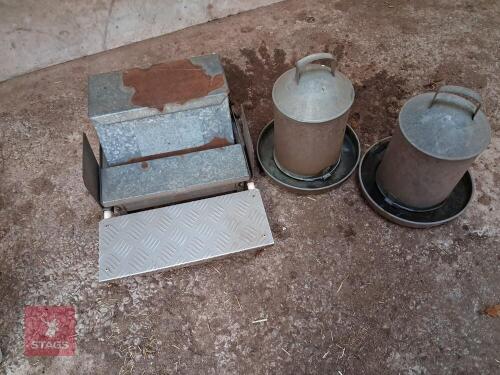 GRANDPAS AUTOMATIC CHICKEN FEEDER