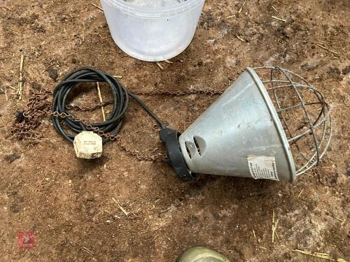 RUBBER FEED TRUG AND HEAT LAMP