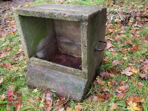 CONCRETE MINERAL FEEDER