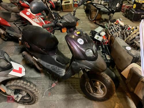 2001 PEUGEOT TREKKER MOPED S/R (159)