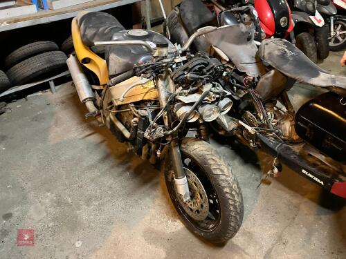 HONDA FIREBLADE SC28 MOTORBIKE (154)