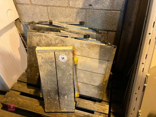 3 WORK PLATFORMS (54)