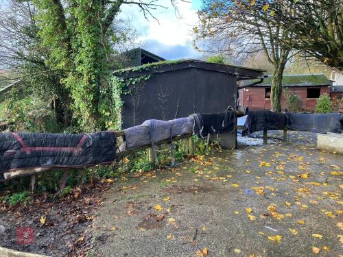 5 APPROX 6' 6'' - 7' STABLE RUGS