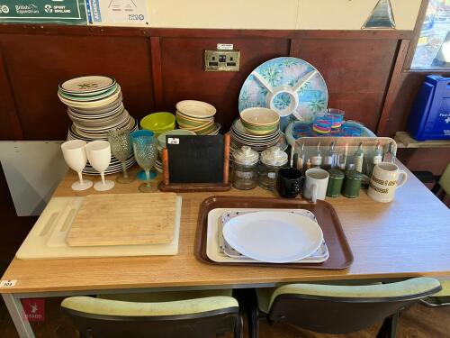 SELECTION OF CROCKERY & SERVING DISHES