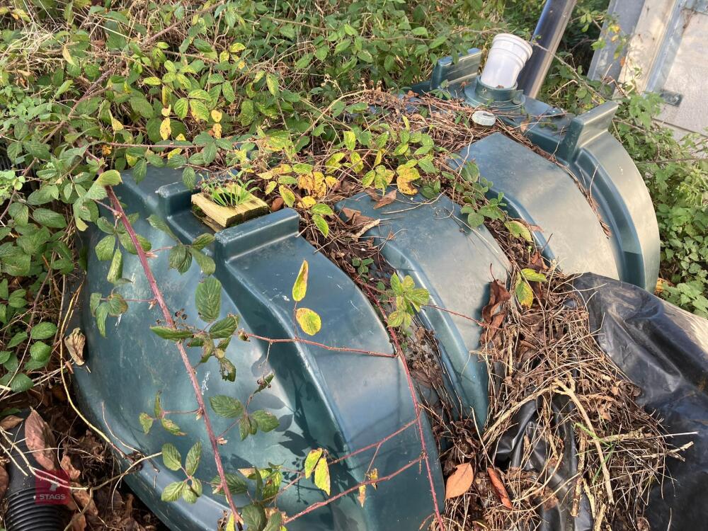 PLASTIC FUEL TANK