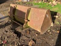 7&rsquo; FRONT TRACTOR BUCKET - 6