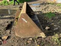 7&rsquo; FRONT TRACTOR BUCKET - 7