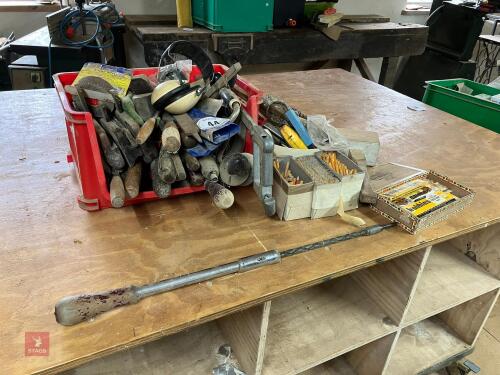 LARGE QTY OF MIXED TOOLS (44)