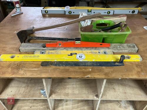 MULTIPLE SPIRIT LEVELS AND TOOLS (42)