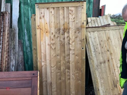 75.5'' X 35.25'' GARDEN GATE (5)