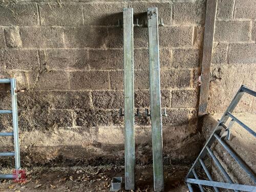 2 GALVANISED GATE DOUBLE HANGING POSTS