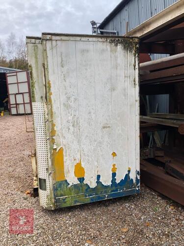 CONTAINER WITH ROLLER SHUTTER DOOR