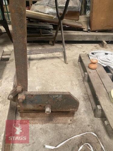 BENCH VICE, GUILLOTINE AND PILLAR JACKS