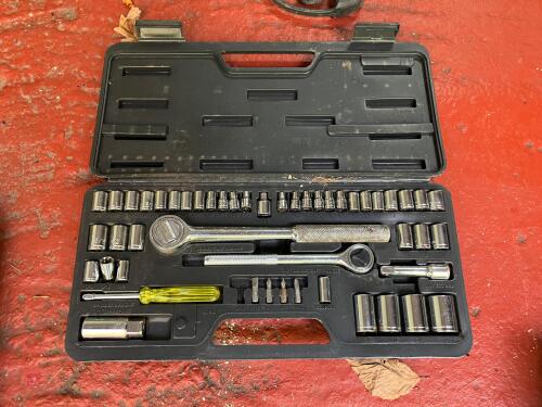 SOCKET & RATCHET SET (T)