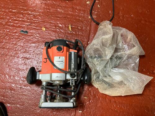 SILVERLINE 240V 1/2'' ROUTER (J)