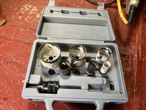 6 BOSCH HOLE SAW BITS (R)
