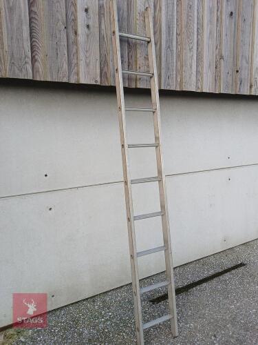 APPROX 8' ALUMINIUM LADDER