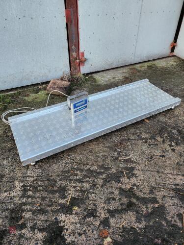 WEIGH PLATFORM & SCALES