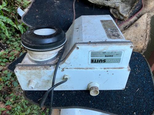 SUNIFLO SANI SUITE CHEMICAL TOILET UNIT