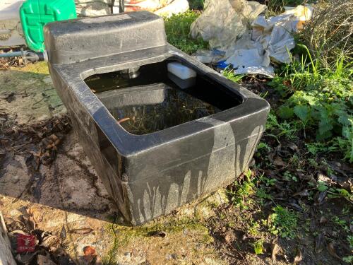 PLASTIC SINGLE WATER TROUGH