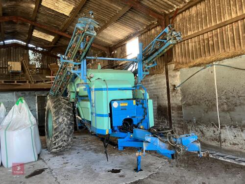 2002 BERHOUD 32 TRAILED CROP SPRAYER