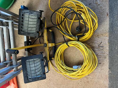 DOUBLE FLOODLIGHT & EXTENSION CABLES