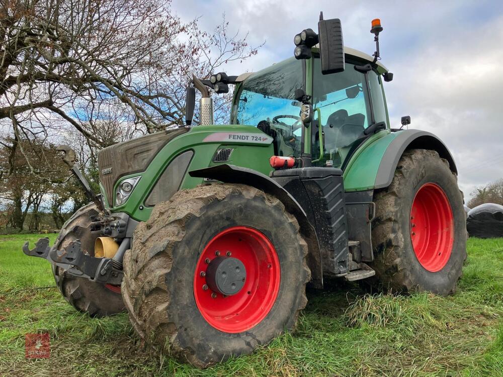 2017 FENDT 724 VARIO 4WD TRACTOR