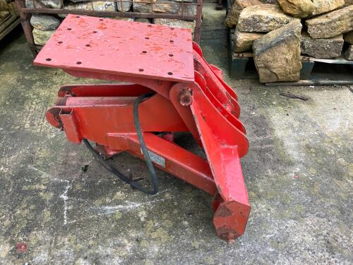 ADAPTOR PLATE FOR AG SAND DISPENSER